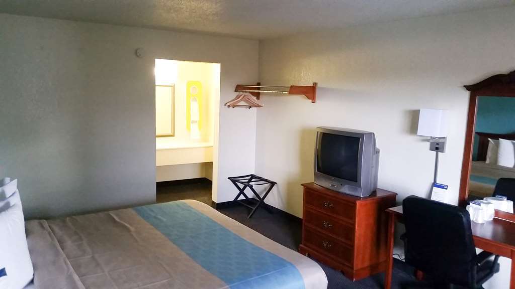 Motel 6-Spring Hill, Fl - Weeki Wachee Room photo